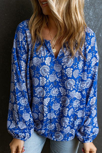 Blauwe blouse met ingekerfde V-hals en lange mouwen met bloemen