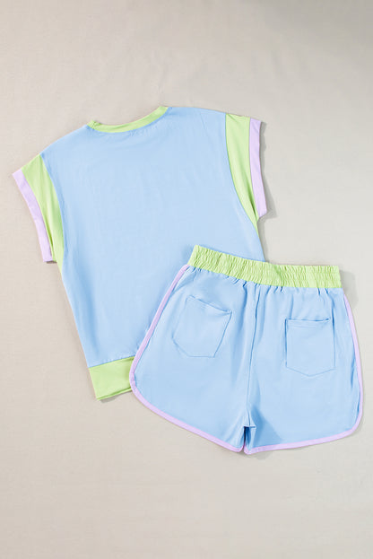 Blauwe T-shirt-shortset met contrasterende rand en kapmouw