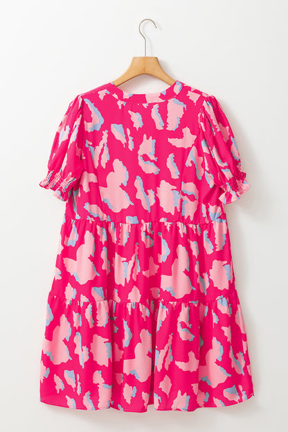 Roze gelaagde losse jurk met pofmouwen en korte mouwen met abstracte print