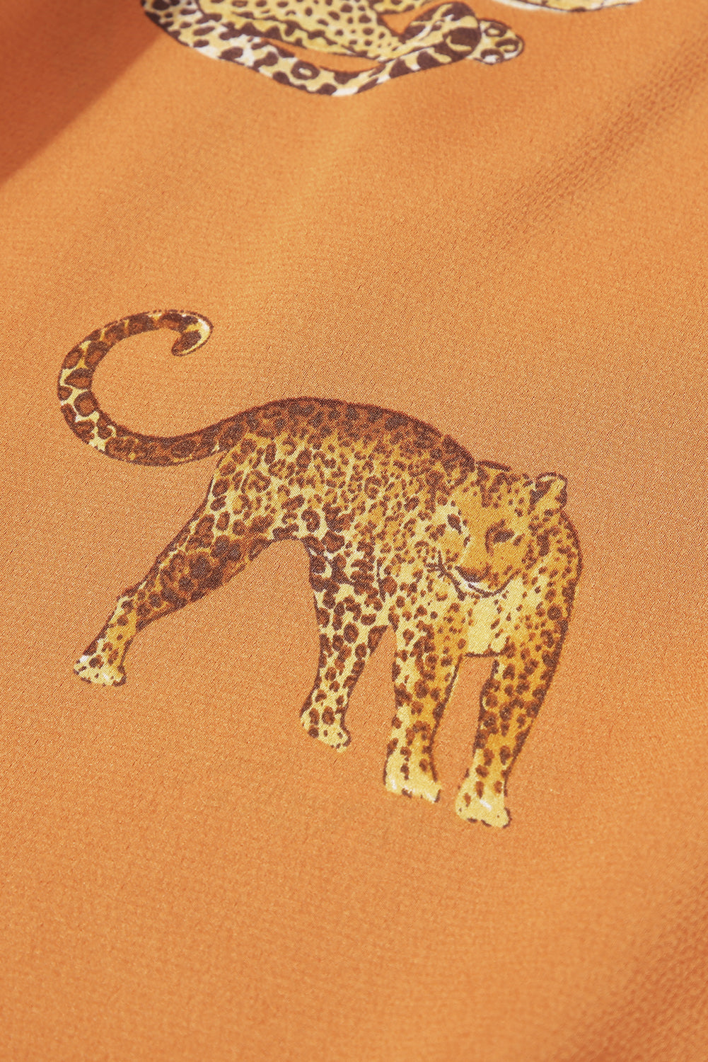 Mosterdkleurige cheetah-print overhemdjurk met knopen en split