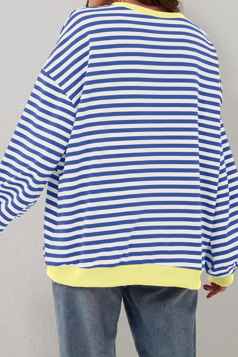 Blauw gestreept oversized sweatshirt met contrasterende rand