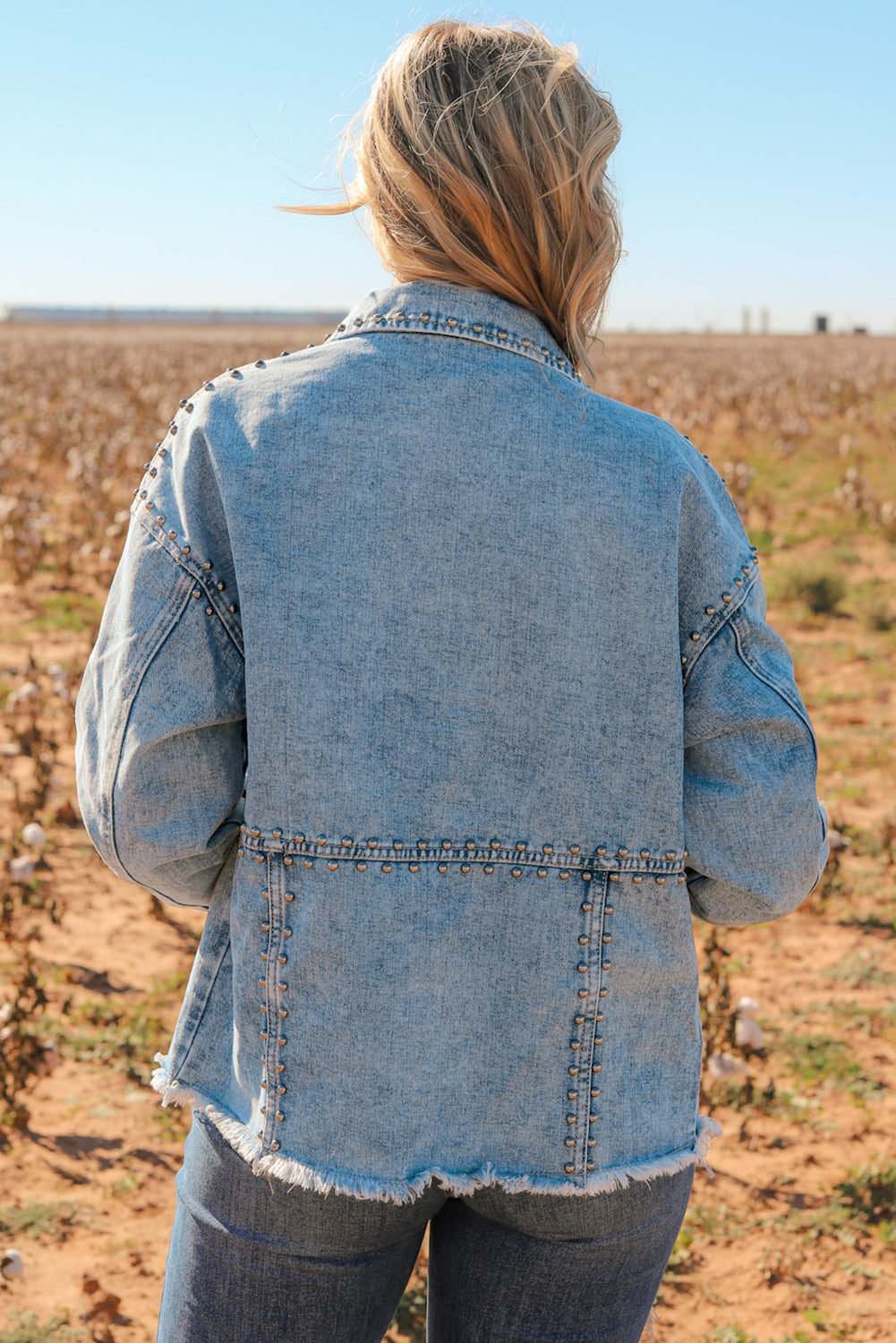 Hemelsblauwe denim jack met studs en acid wash