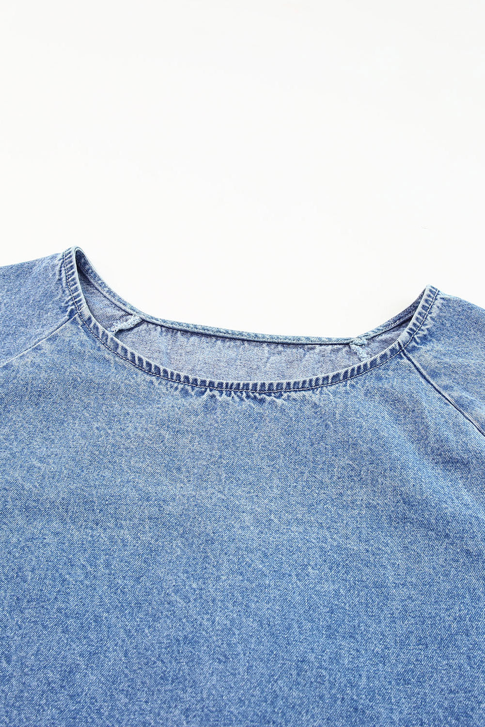 Hemelsblauwe denim top met ruwe rand