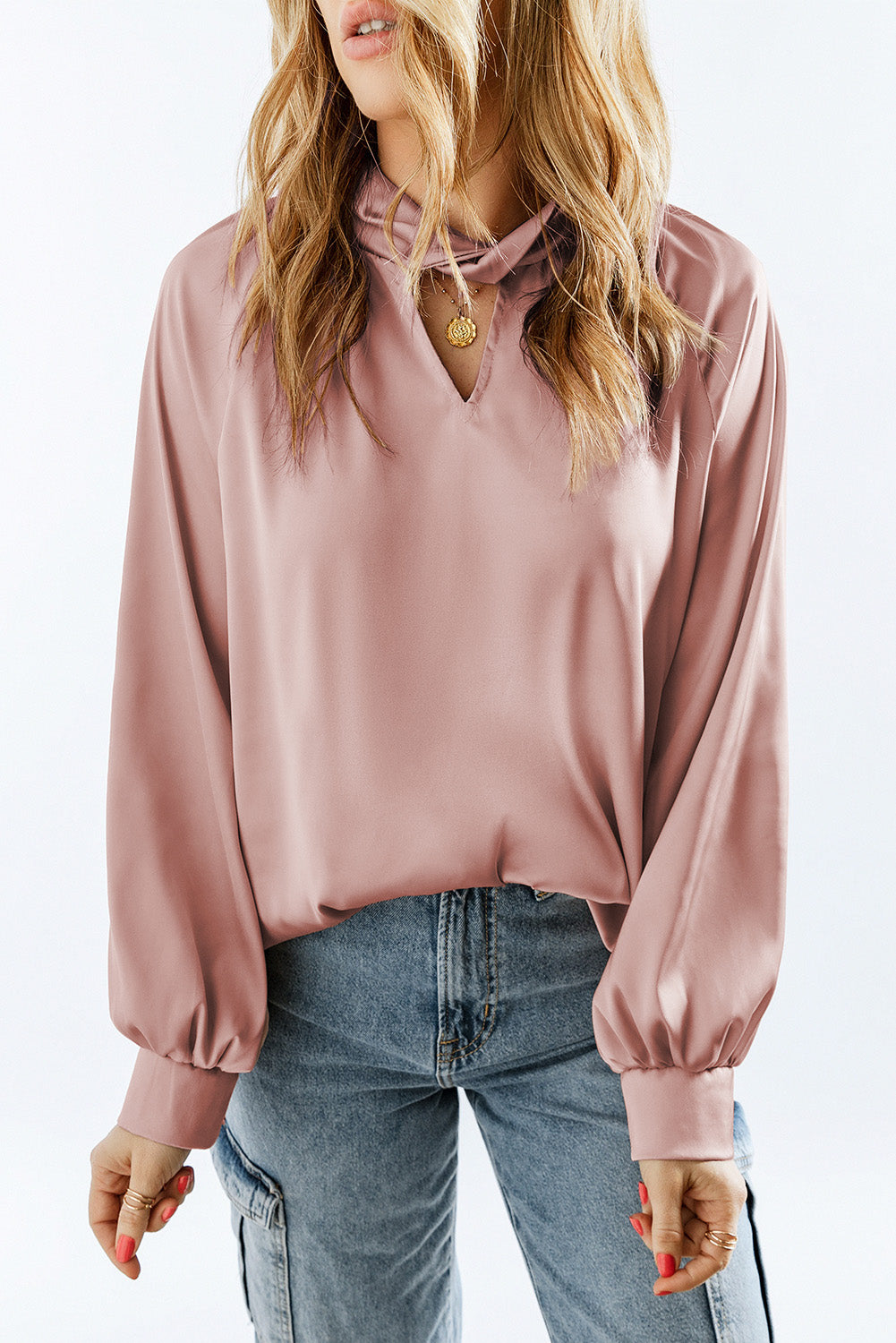 Roze satijnen blouse met hoge hals en pofmouwen