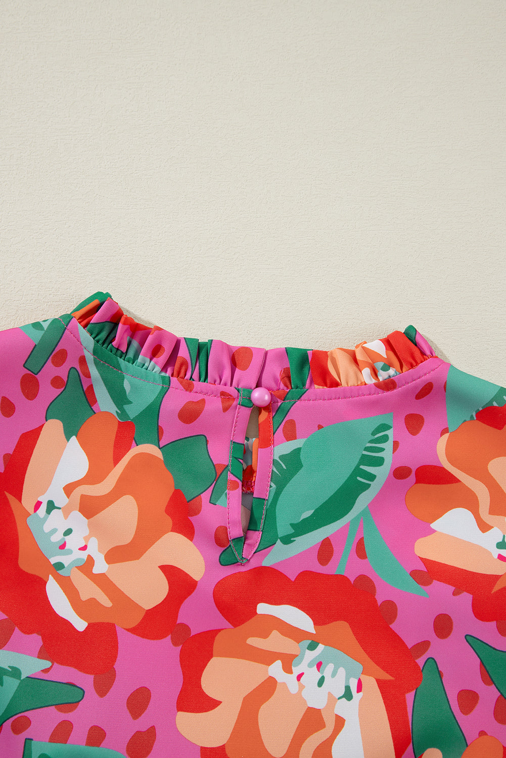 Roze bloemenprint geplooide ruches O-hals plus maat blouse