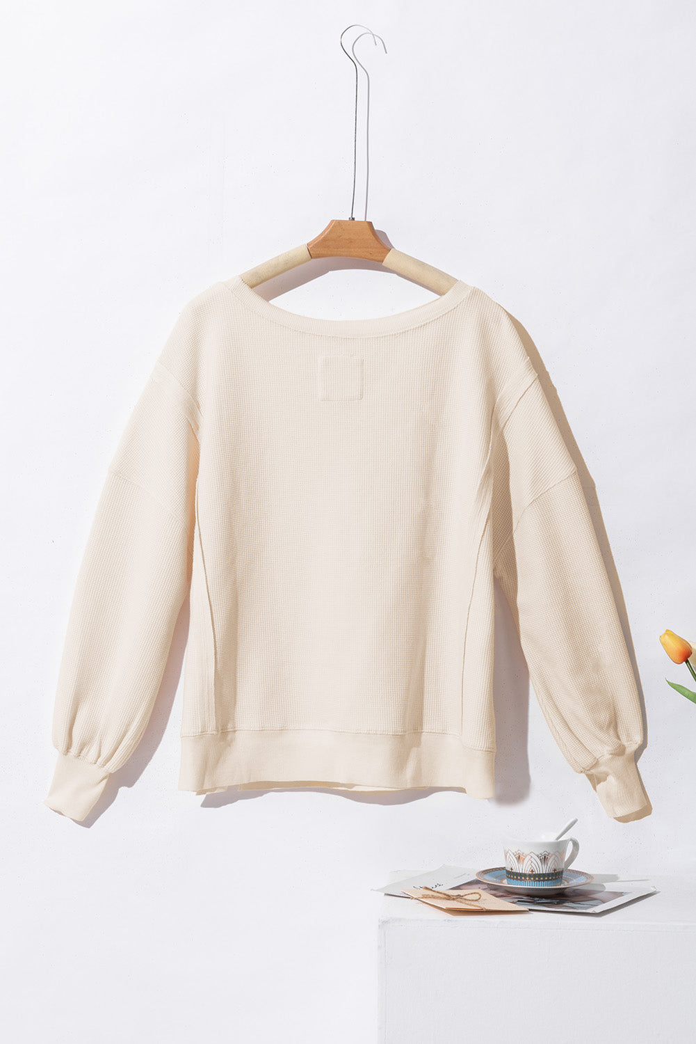 Wit wafelgebreid oversized sweatshirt met bisschopsmouwen en split