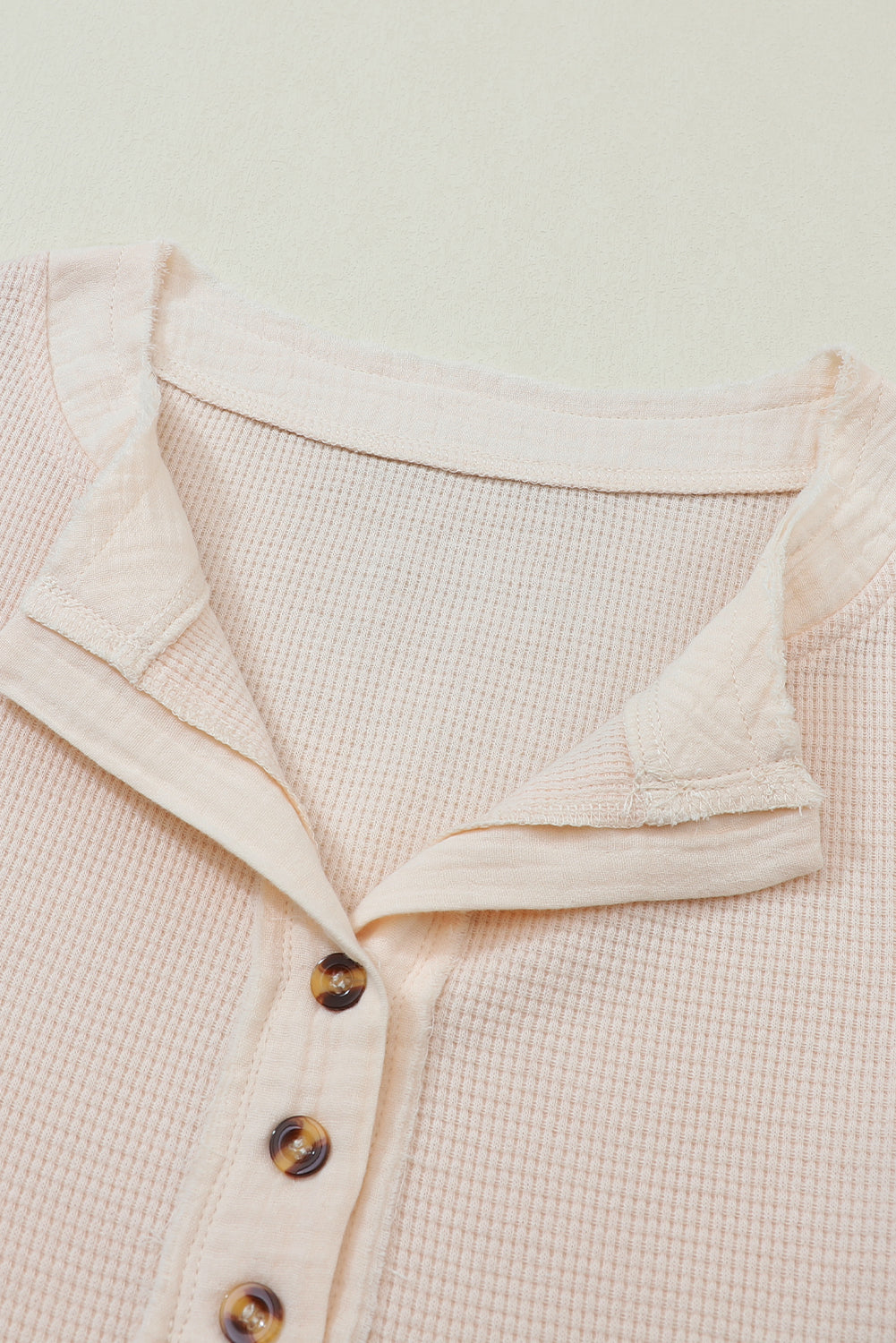 Beige wafelgebreide Henley-top met textuur