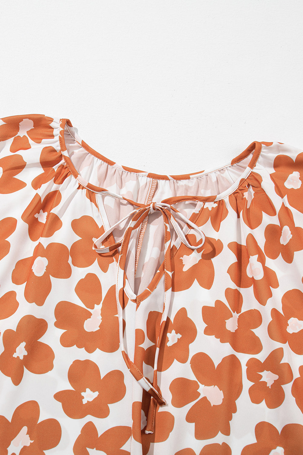 Oranje grote maat bloemenprint met trekkoord en V-hals, blouse met korte mouwen