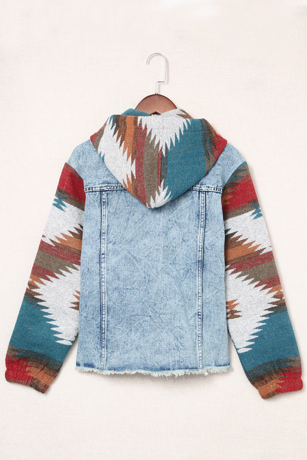 Denim jack met veelkleurige Azteekse print en rafelige zoom