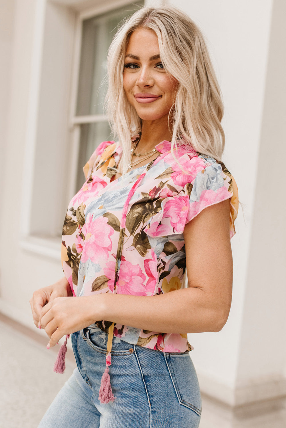 Roze bloemenprint blouse met kwastje en korte mouwen