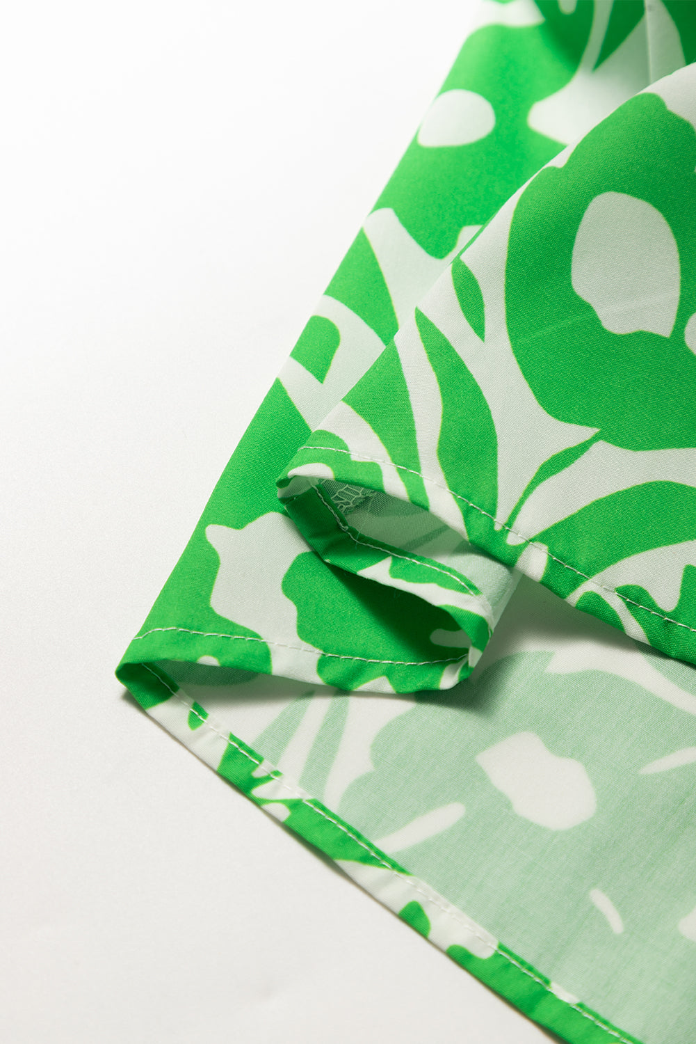 Groene bloemenprint Buff halve mouw v nek babydoll jurk