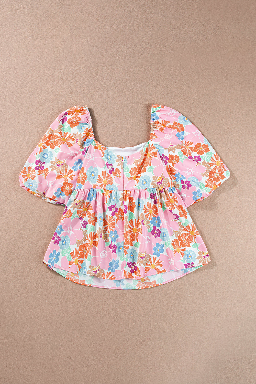 Roze babydollblouse met pofmouwen en vierkante hals