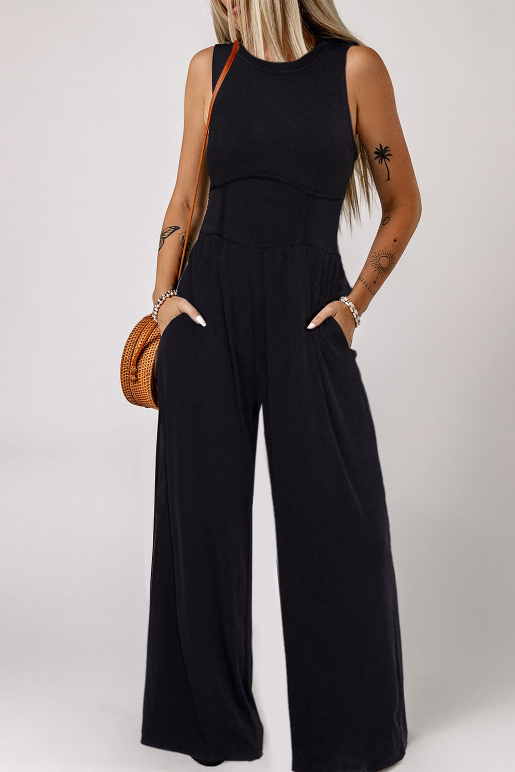 Zwarte mouwloze jumpsuit met wijde pijpen en geplooide taille