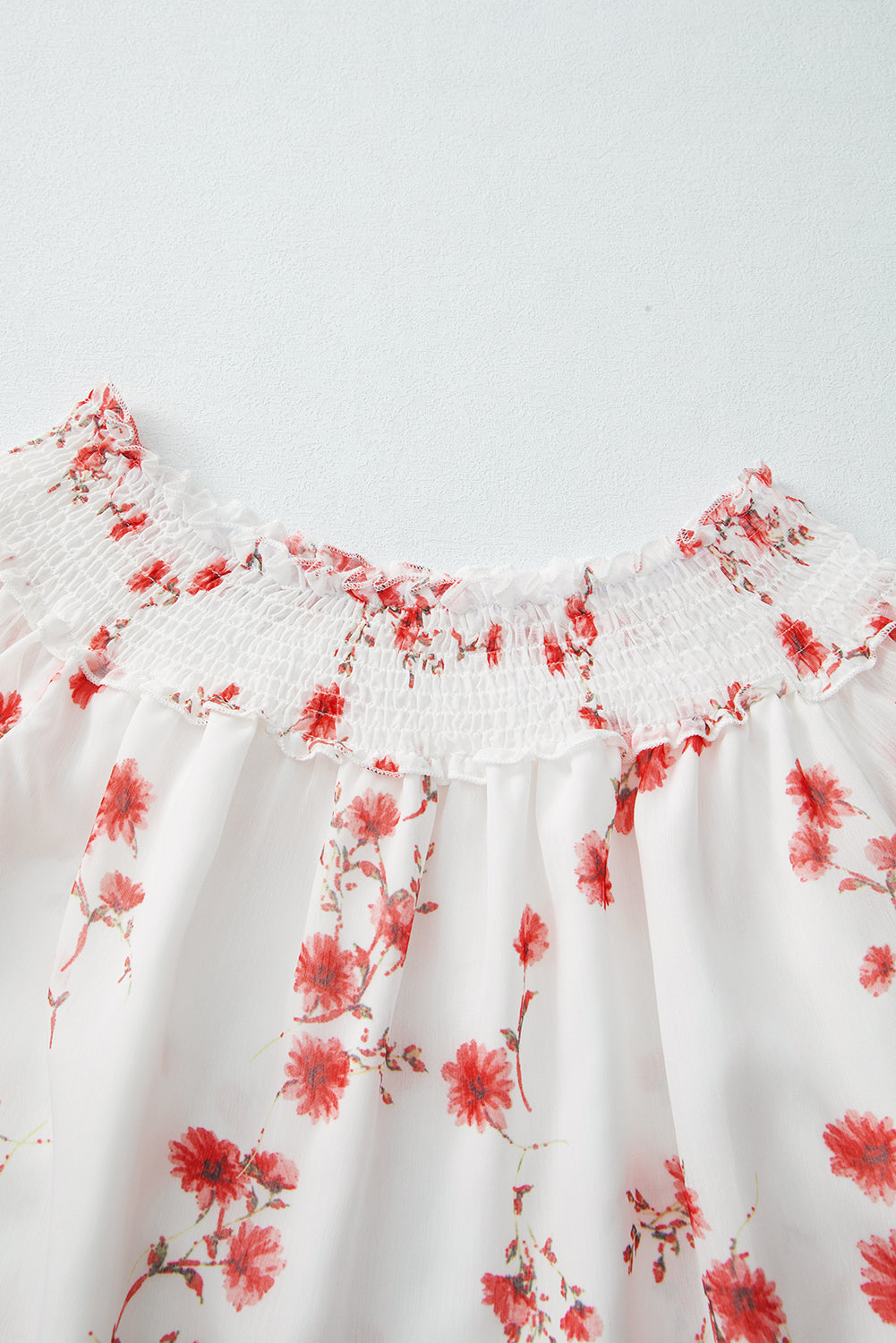 Witte blouse met bloemenprint, geplooide off-shoulder en geplooide mouwen