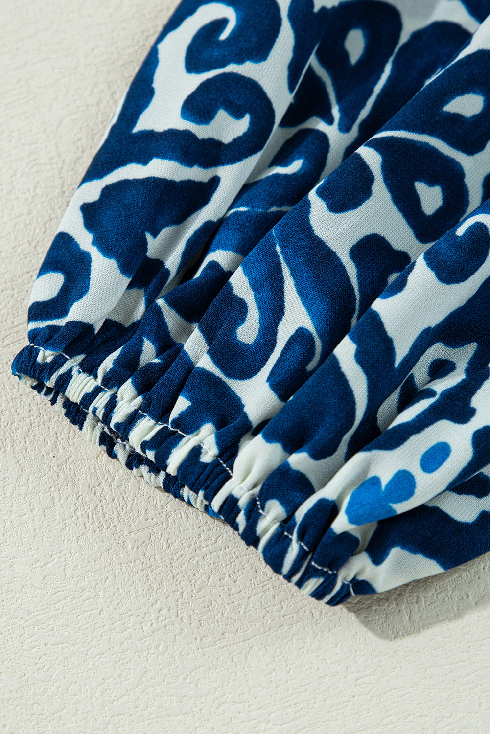 Blauwe vintage print veter V-hals lange mouw mini-jurk