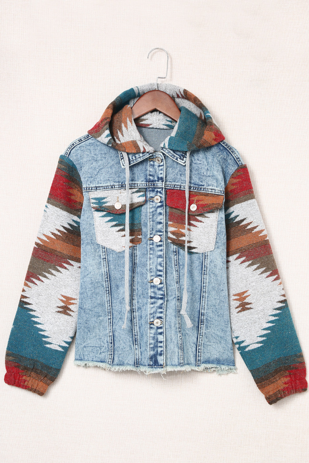 Denim jack met veelkleurige Azteekse print en rafelige zoom