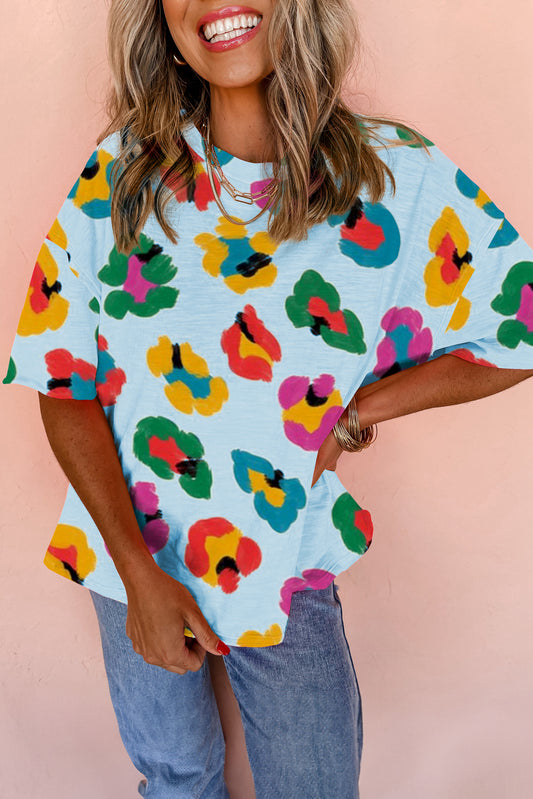 Hemelsblauw oversized T-shirt met verlaagde schouder en luipaardprint