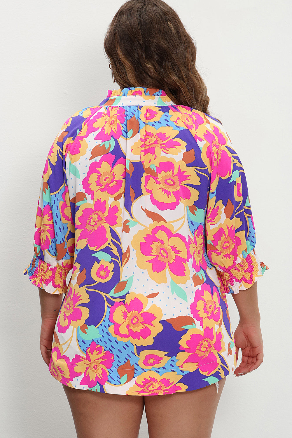 Rozerode bloemenprint, splithals, korte pofmouwen en blouse